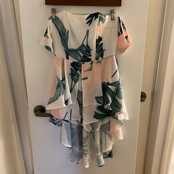 Luxxel hi-lo Floral Romper - Picture 2 of 3